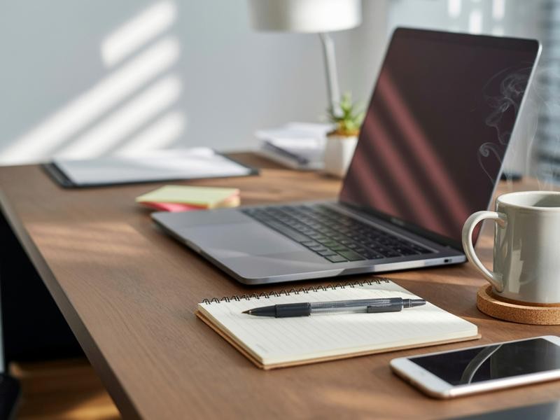 O Que Sua Mesa de Trabalho Diz Sobre Você? Descubra Por Que o Design do Ambiente Importa